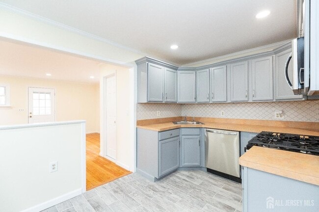 Building Photo - 78 Koyen St