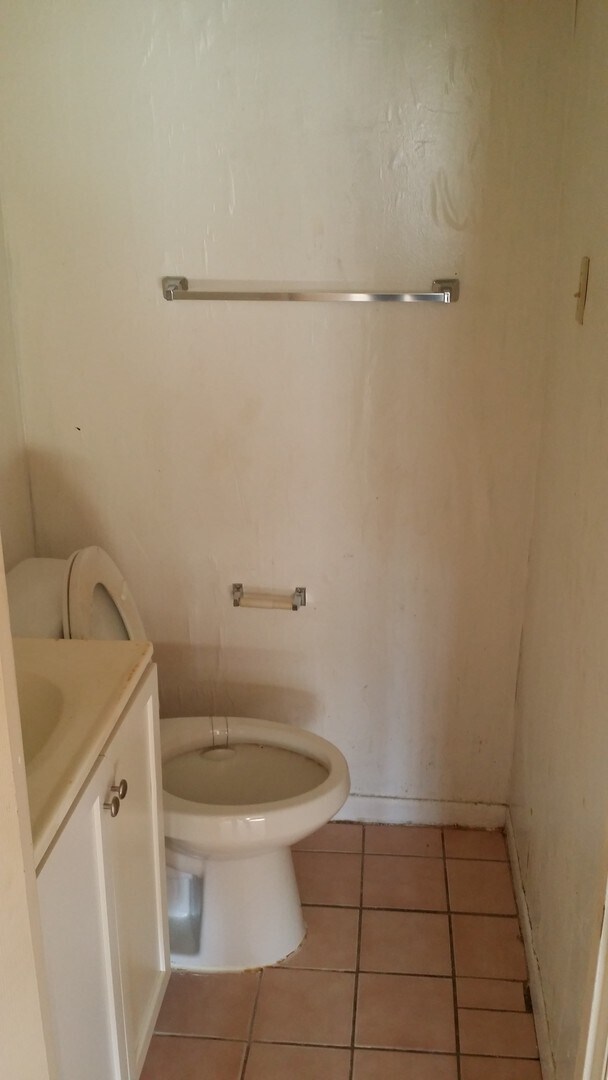 Building Photo - Nice 4 BD/ 1.5 BA Home