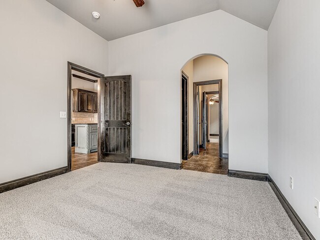 Building Photo - 13609 Gentry Dr