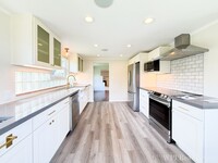 Building Photo - Beautiful recently remodeled 4 bed 2 bath ...