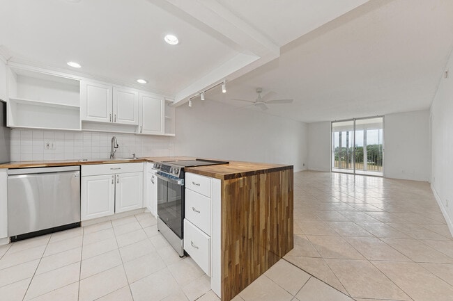 Building Photo - 6161 NW 2nd Ave