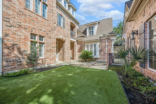 Building Photo - 3047 Bonnebridge Way Blvd
