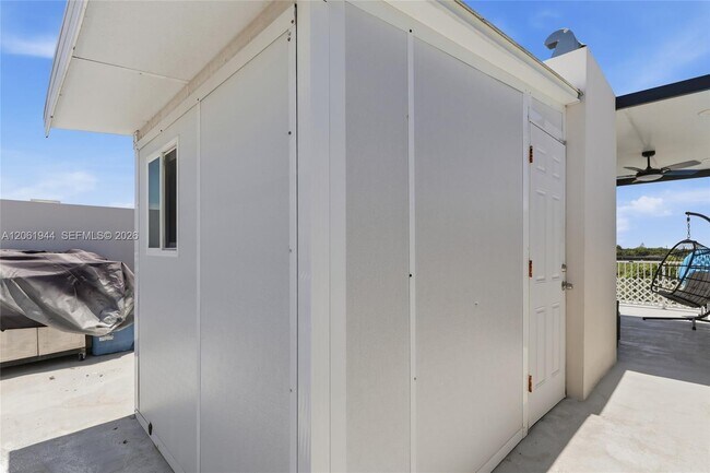Building Photo - 25847 SW 145th Ave