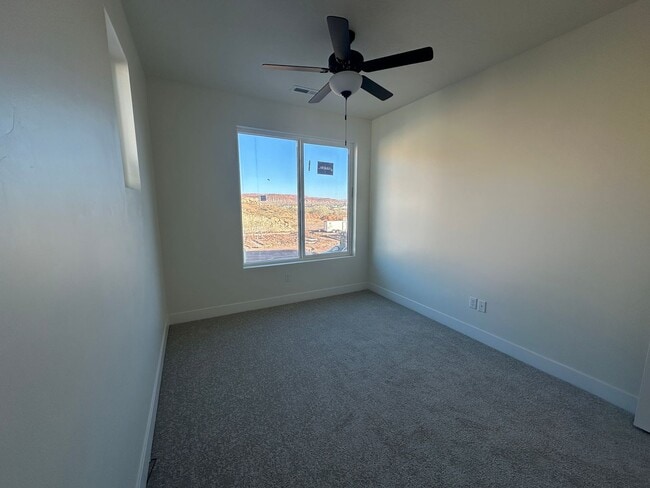 Building Photo - Brand New Townhome