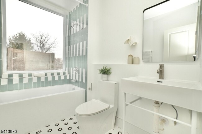 Building Photo - 15 Palisade Ave