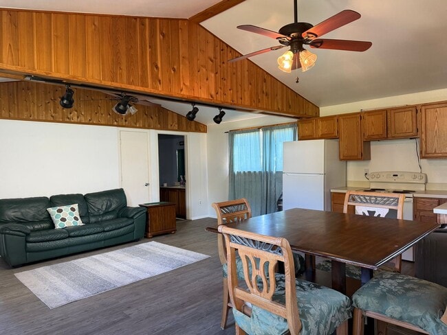 Building Photo - Mother in law