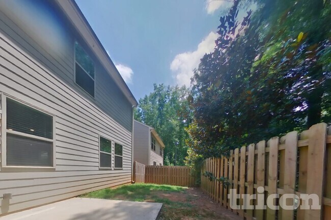Building Photo - 305 Knowles Pl