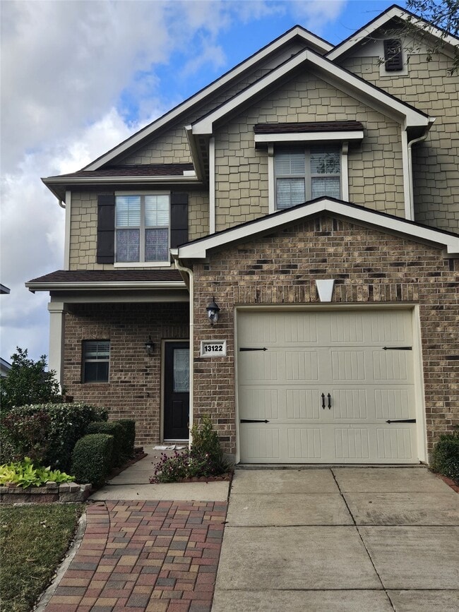 Building Photo - 13122 Stratford Skies Ln