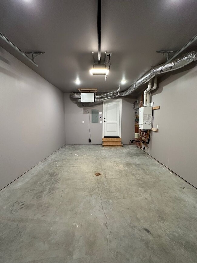 Building Photo - New Energy Efficient Constuction!