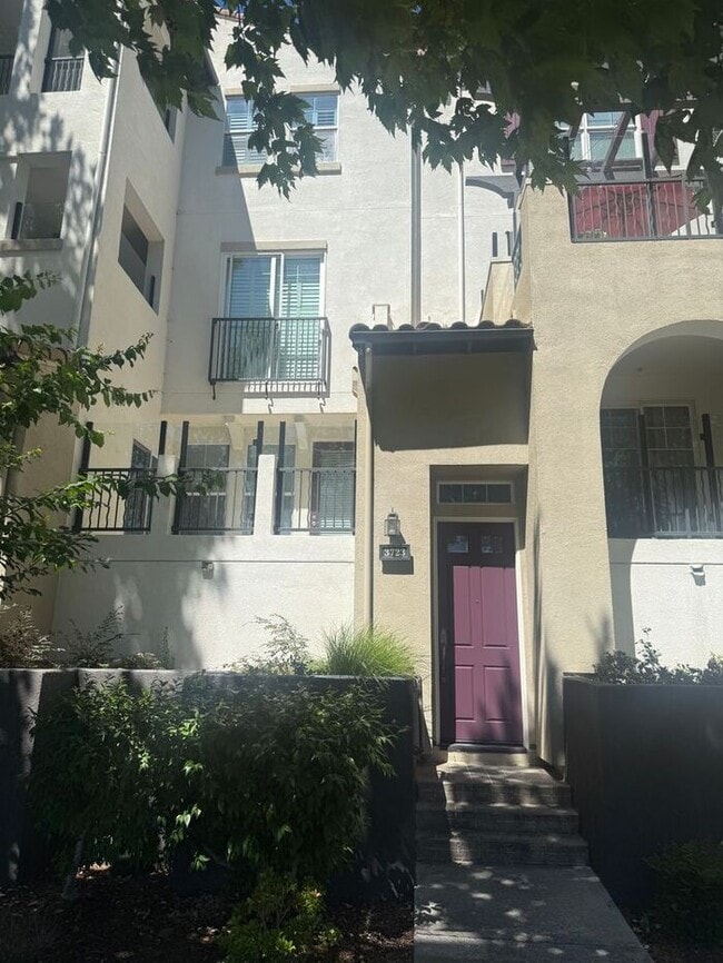 Primary Photo - Stunning 2-bedroom, 2-bathroom townhouse