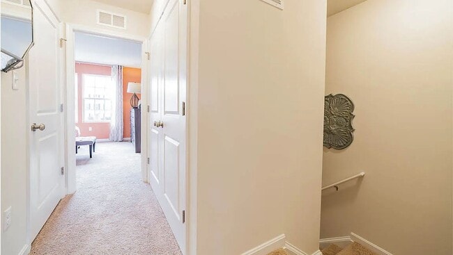 Building Photo - Modern 3BR/2.5BA Townhome in Trimble Meadows | LVP Floors | Stainless Kitchen + Island | Upstairs...
