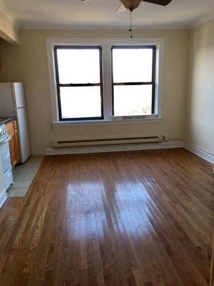 Building Photo - 4546 N Damen Ave