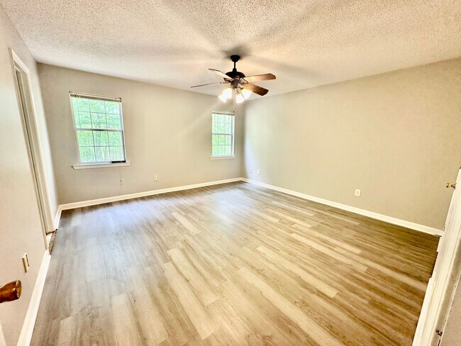 Building Photo - Dallas Rental