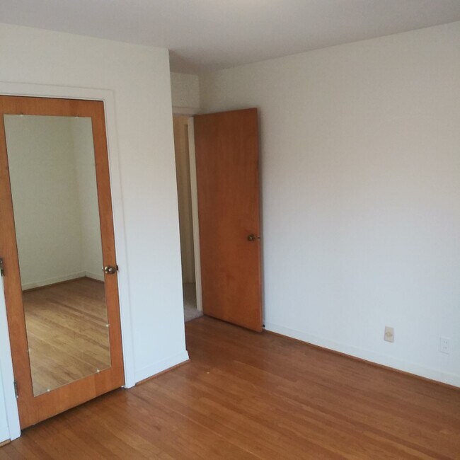 Building Photo - 2125 Village Dr