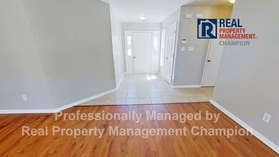 Building Photo - Charming home with open floor plan, vaulted ceilings and spacious backyard