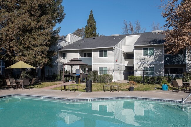 Building Photo - Oak Ridge Apartments
