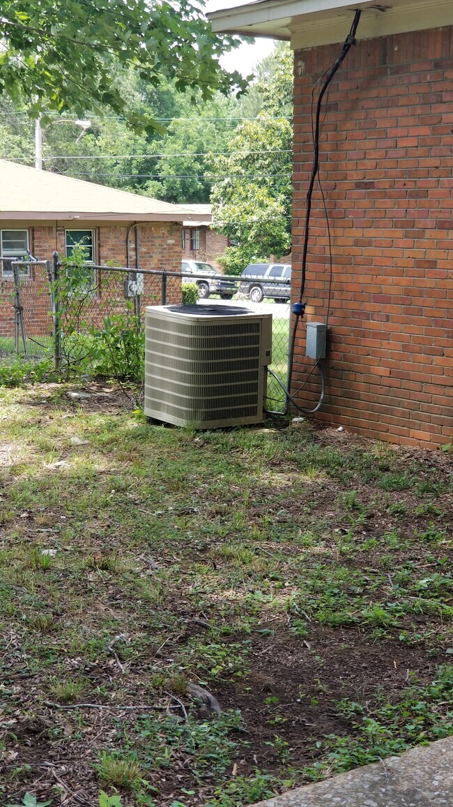 Building Photo - 1733 Carlyle Ave