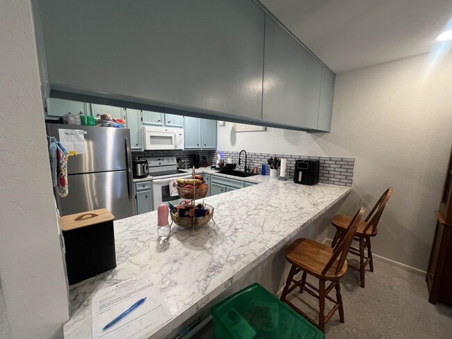 Building Photo - 307 Crestview