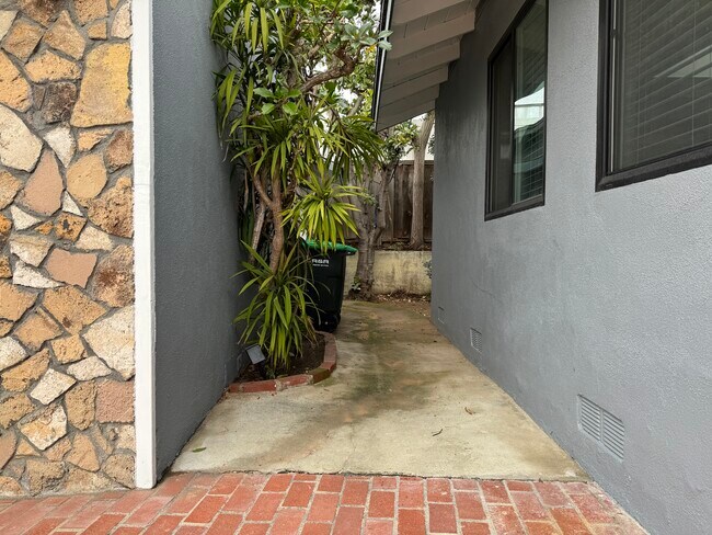 Building Photo - 457 Seaward Rd