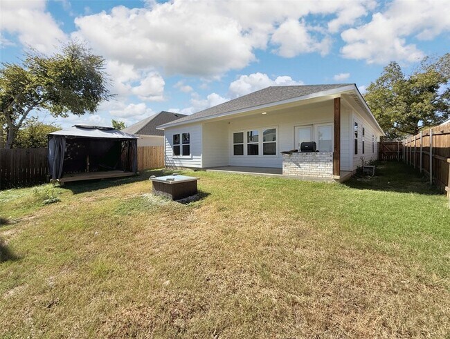 Building Photo - 805 Exeter St