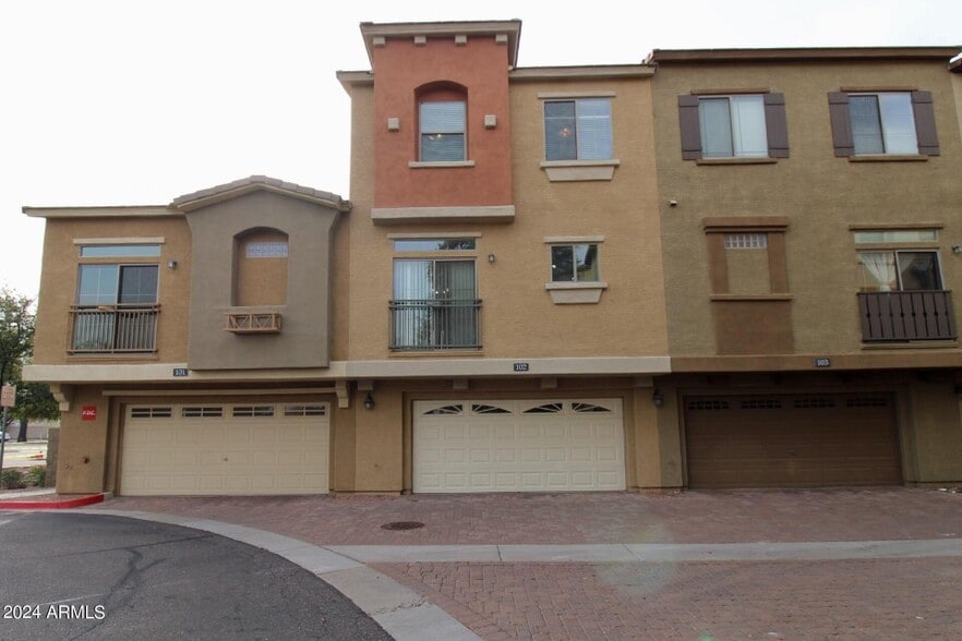 Front view showing guest bedroom with outside orange color - 3250 W Greenway Rd