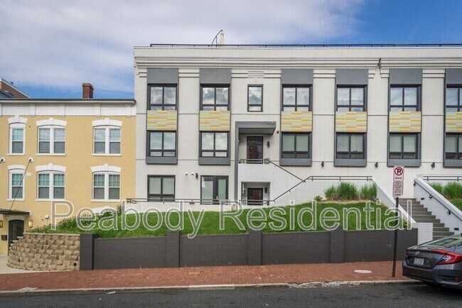 Primary Photo - 2422 17th St NW