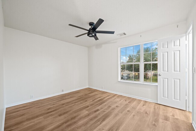 Building Photo - 16530 Bristle Creek Dr