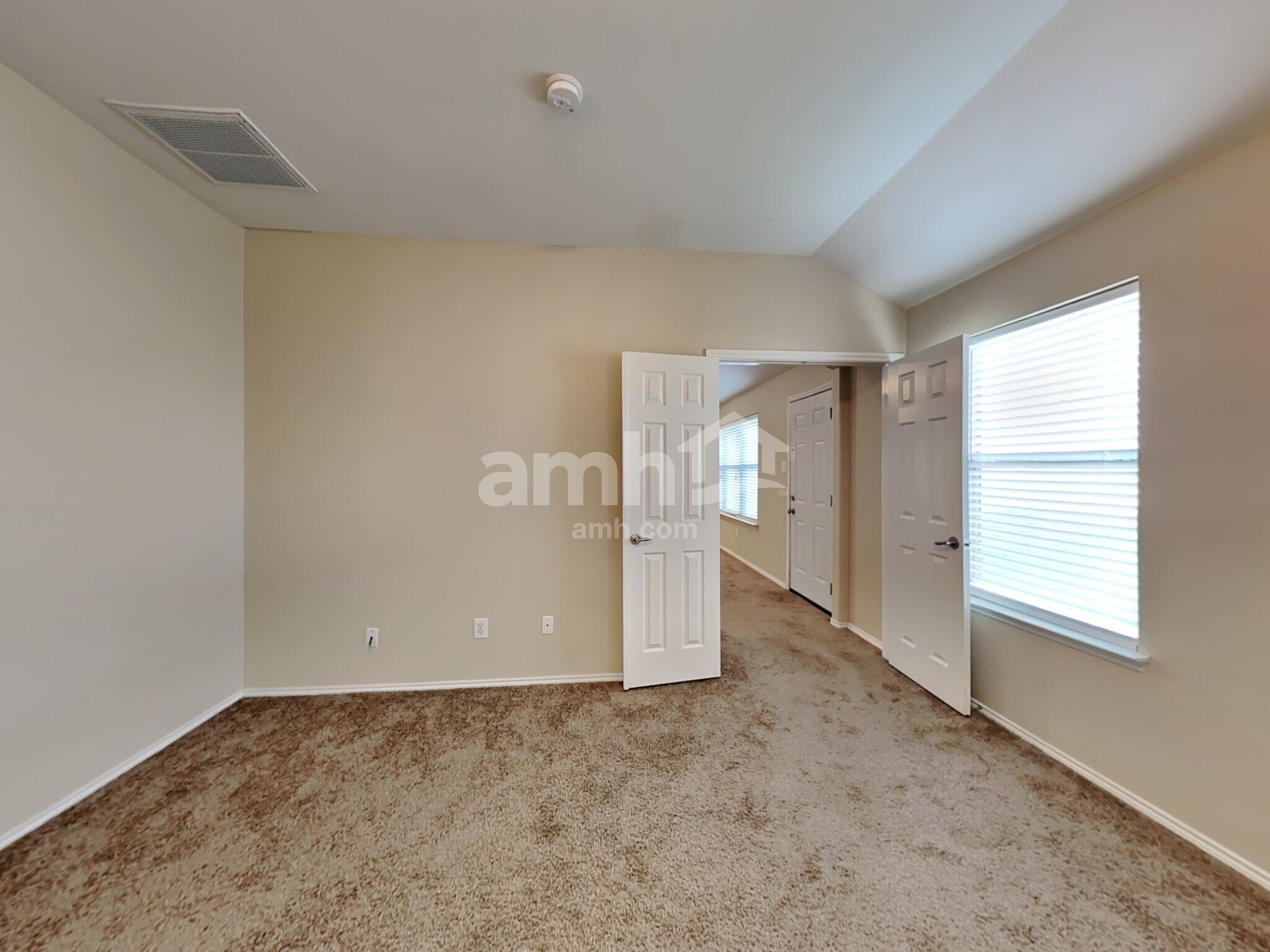 Building Photo - 13321 Evergreen Dr