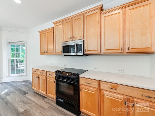 Building Photo - 533 Montgrove Pl NW