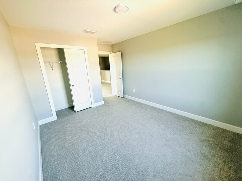 Building Photo - 6256 Baywood Ct