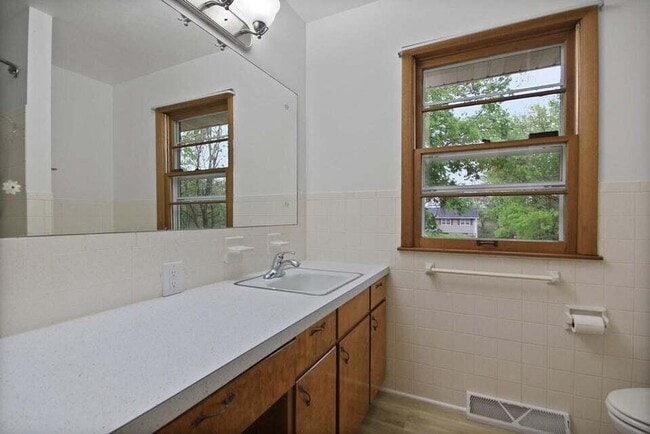 Building Photo - 3205 Pioneer Dr