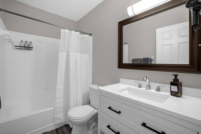 Building Photo - 13915 Heritage Club Dr