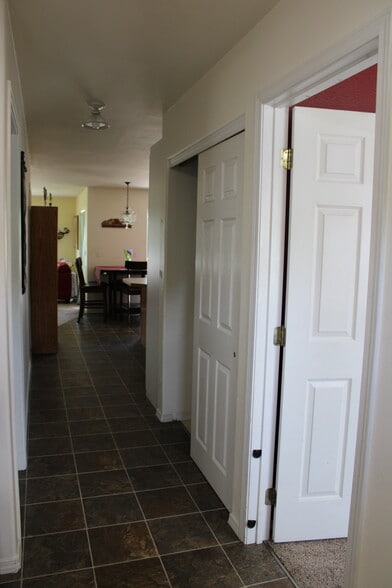 Building Photo - 1012 W Park St