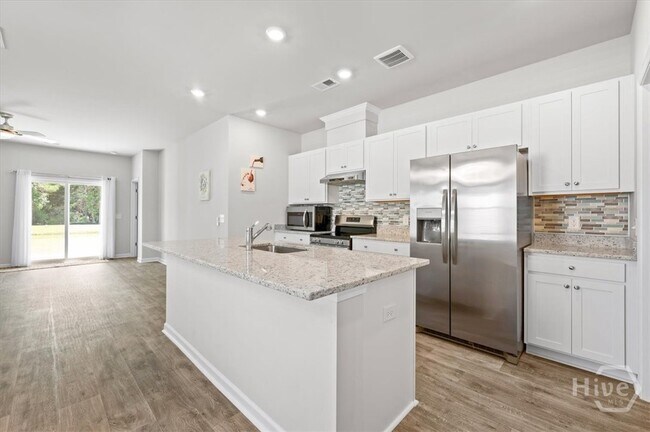 Building Photo - 142 Bottlebrush Dr