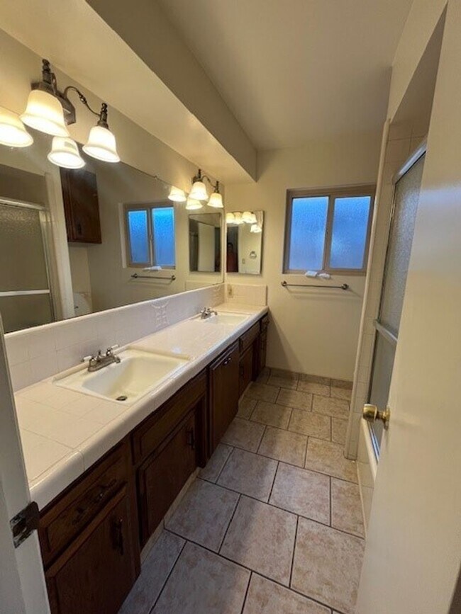 Building Photo - 3609 Planz Rd