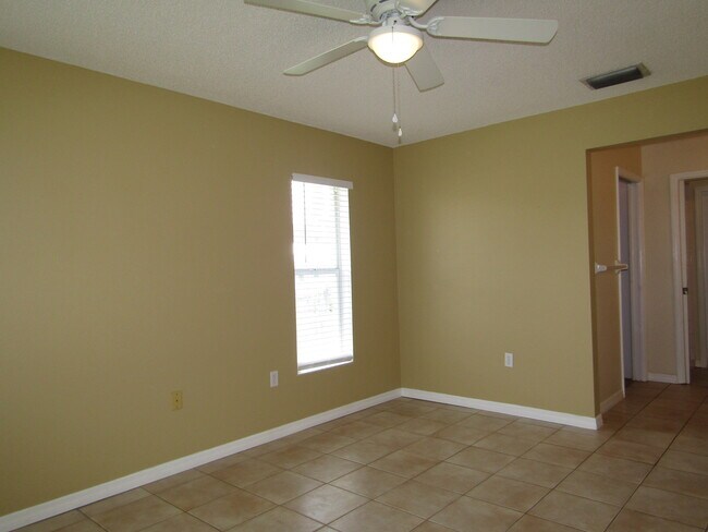 Building Photo - 2624 Valencia Rd