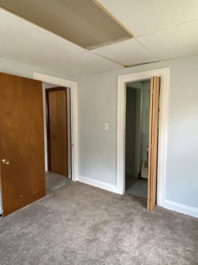 Building Photo - Charming Single-Family Home for Rent in Bedford — Quiet Street, Great Location!