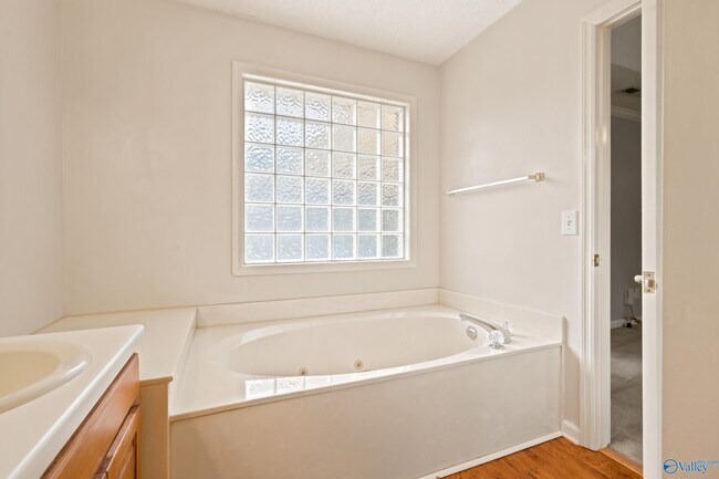Building Photo - 135 Castleton Dr