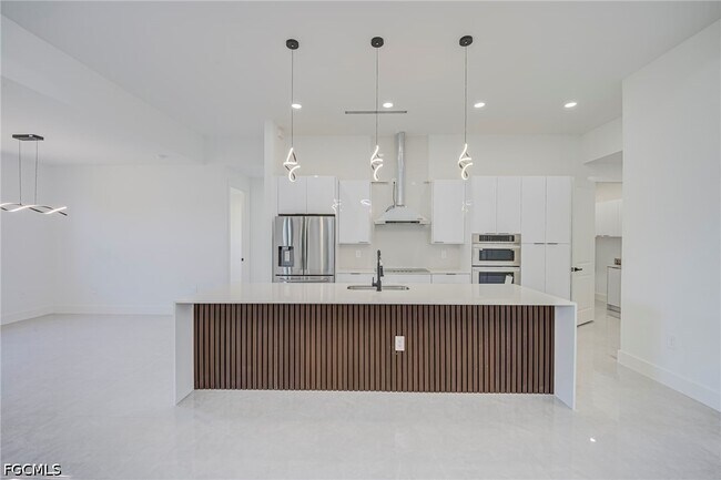 Building Photo - 3500 33rd St SW