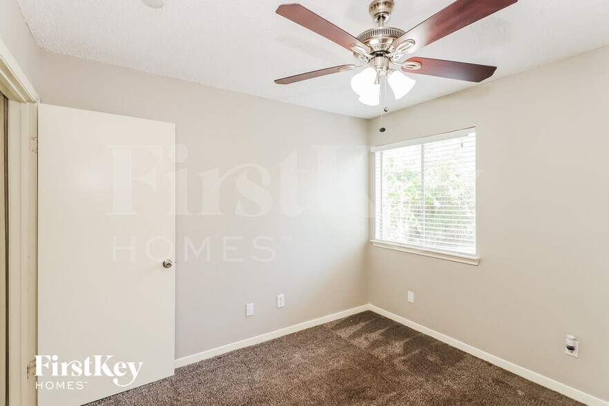Building Photo - 13830 Walnut Hollow Ln