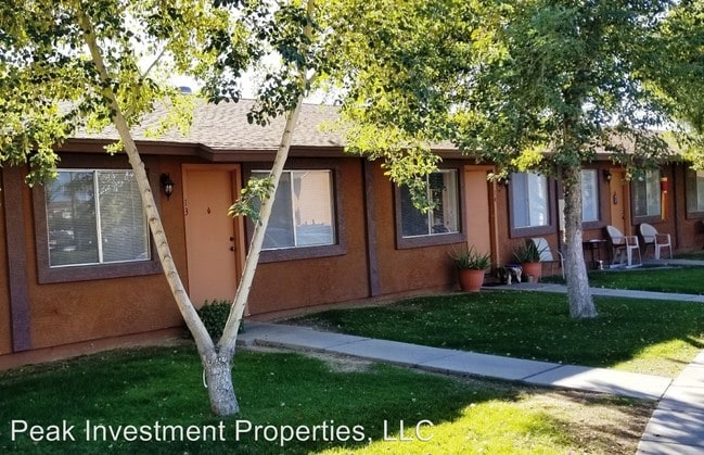 Building Photo - 1641 E Grovers Ave