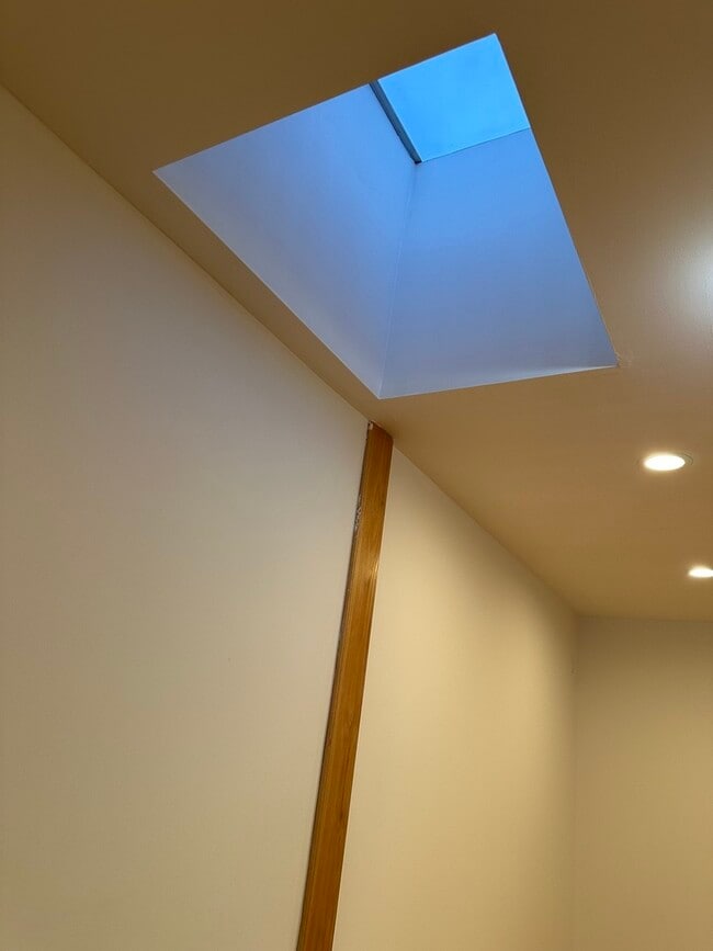 Building Photo - 6045 W Irving Park Rd