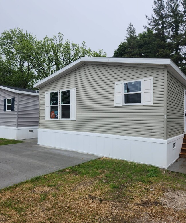 Building Photo - 37 Landrey Dr
