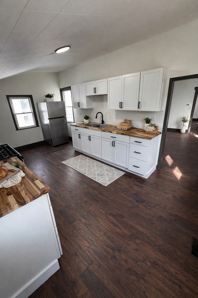 Building Photo - 430 Church St