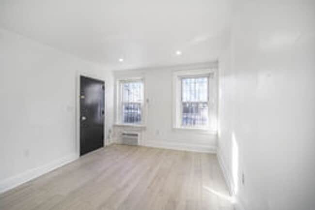 Building Photo - Charming 1BR/1BA in Hill East