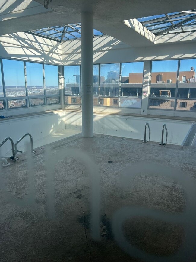 Building Photo - Fantastic Studio in The Metropolitan Condos