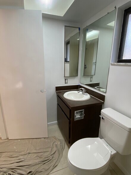 Building Photo - 513 SE 24th Ave