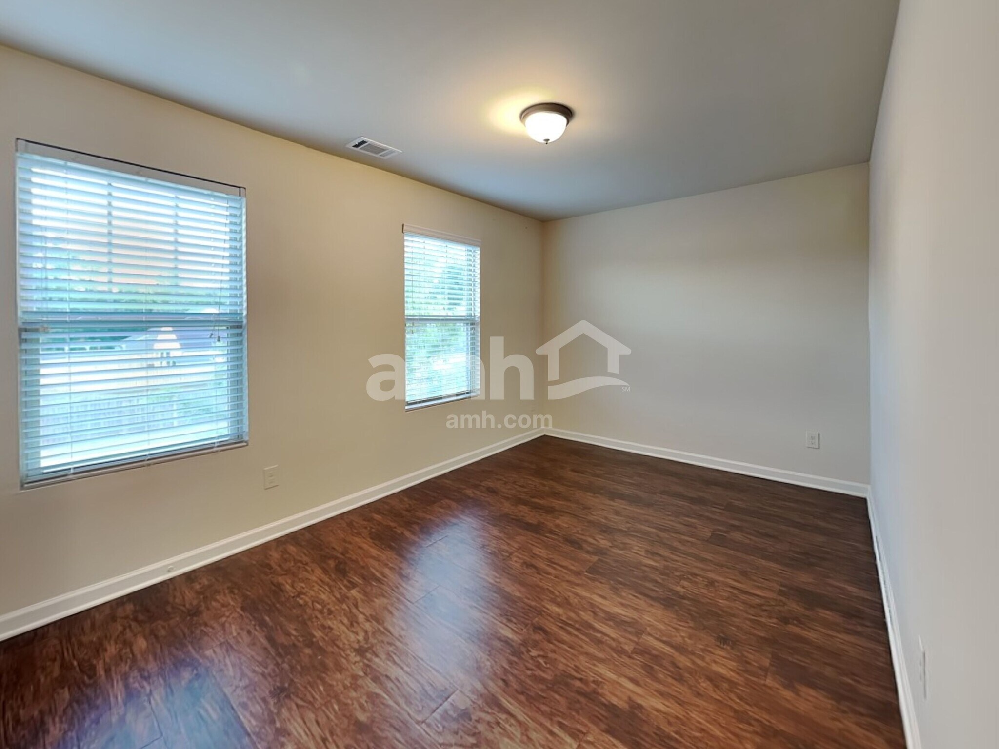 Building Photo - 4055 Clay Ct SE