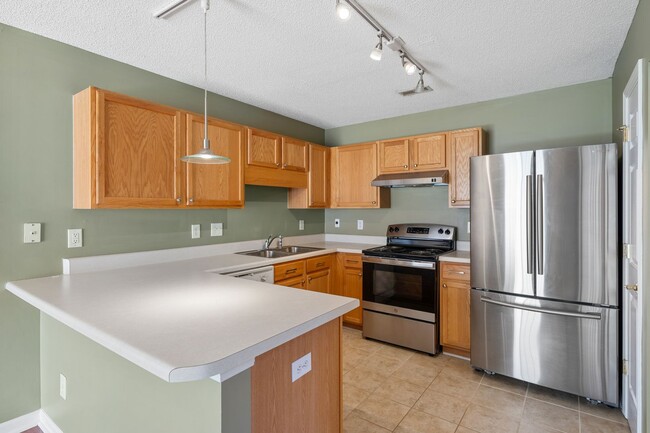 Building Photo - Available Now! 3-bedroom home with off str...