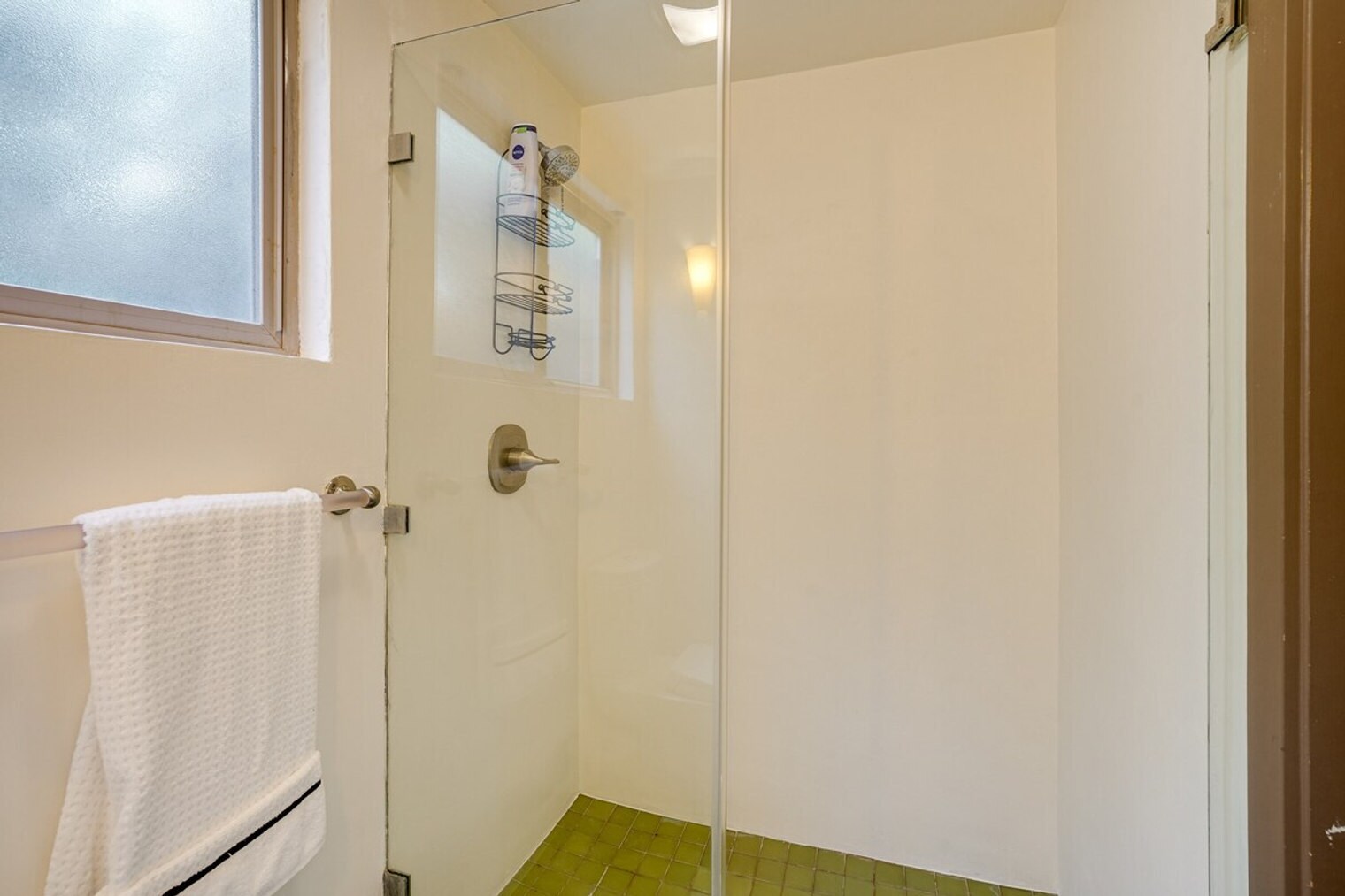 Building Photo - 714 Crestview Dr